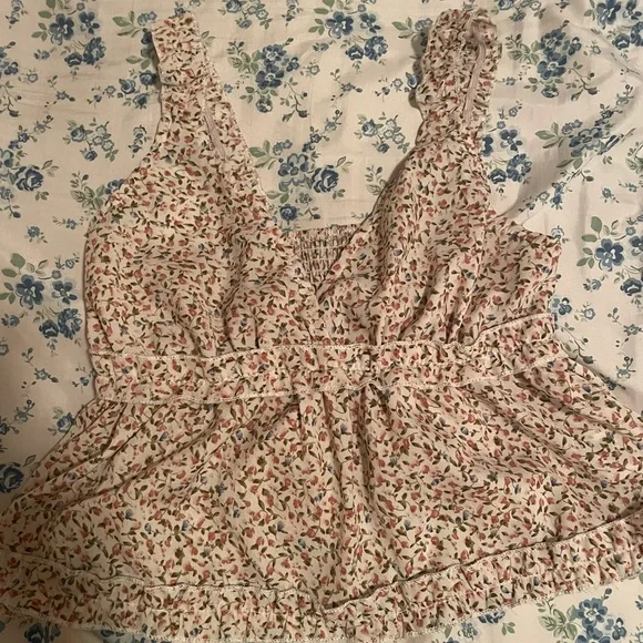 Chic Floral Ruffle Blouse - Picture 1 of 3